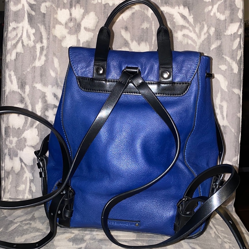 ✨SOLD✨BCBG MAXAZRIA Blie/Black Leather Flap Backpack - Picture 3 of 15